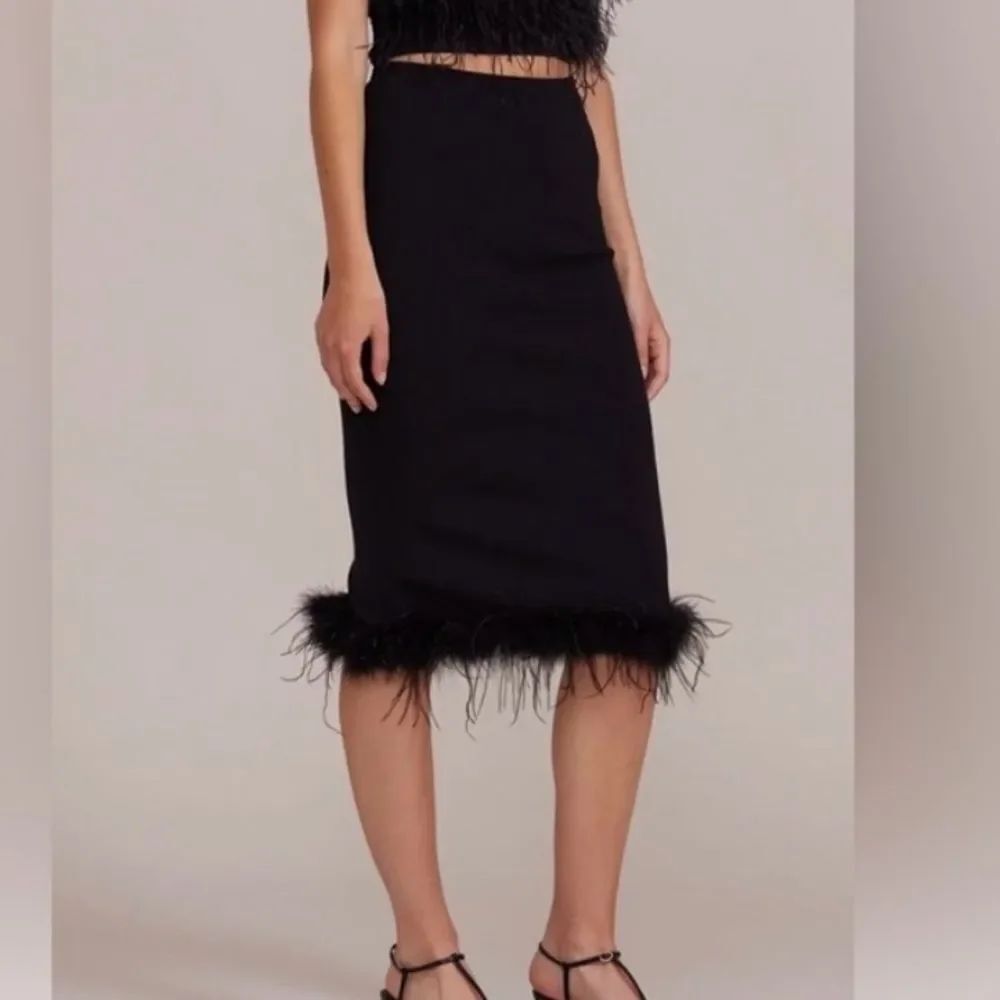 LUCY PARIS | NEW Black Feather Trim Jamila Knee Length Skirt Women’s Size Small